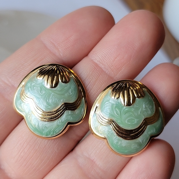 Vintage 1989 Avon Pearlized Pastel Pierced Earrings Gold Tone Enamel - Picture 2 of 8